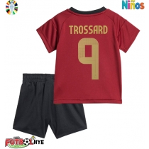 Camiseta Bélgica Leandro Trossard #9 Primera Equipación para niños Eurocopa 2024 manga corta (+ pantalones cortos)